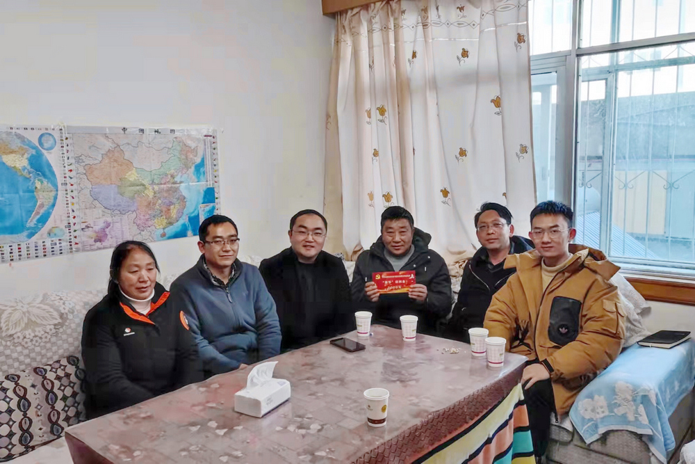 左三俞曙東同志、左二孔德燦同志、右三孔德燦同志家父、右二張慶良同志.jpg